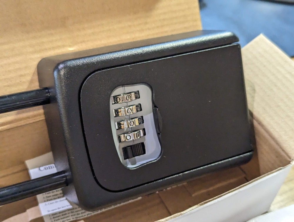 Key Storage Lock Box Wall Mounted Safe Box Weatherproof 7-Key Cap., 4-Digit NEW