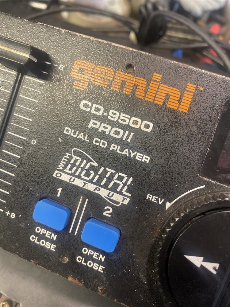 GEMINI Cd-9500 And Gemini Dual Cd PLAYER Comes On
