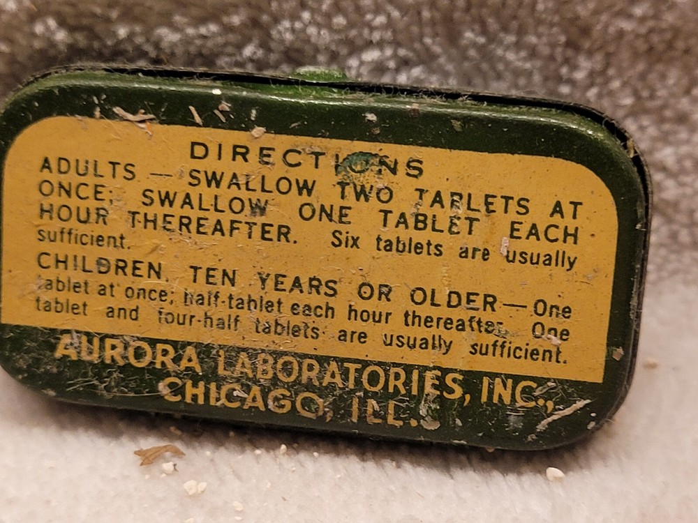 CLEAR AGAIN TIN w STOP LIGHT GRAPHICS AURORA LABORATORIES CHICAGO ILLINOIS
