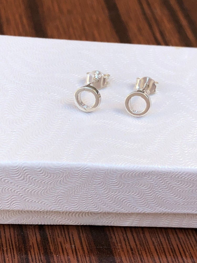 925 Sterling Silver Tiny Open Circle Stud Earrings Post Stud 5.8mm