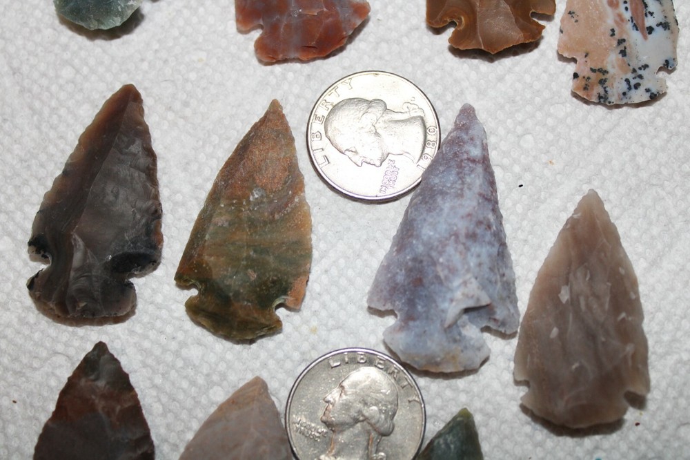 1 jasper Arrowhead per lot.
