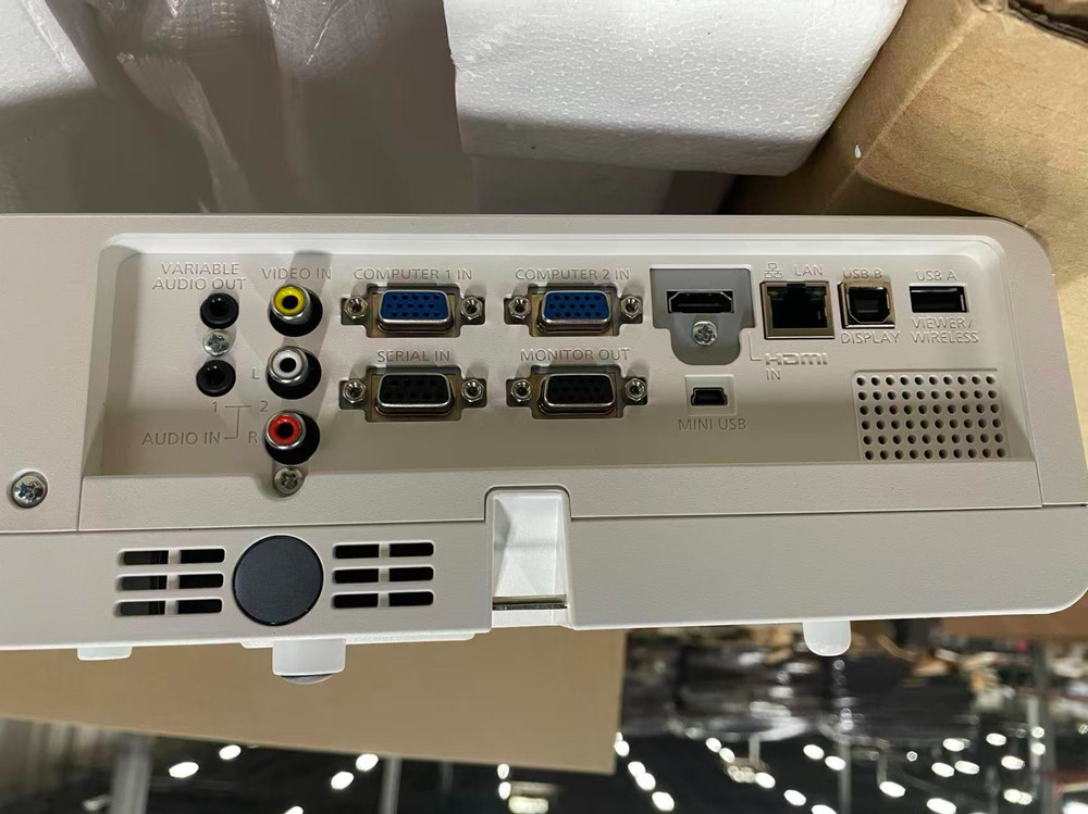 Panasonic PT-TW371RU LCD Projector - NEW in box