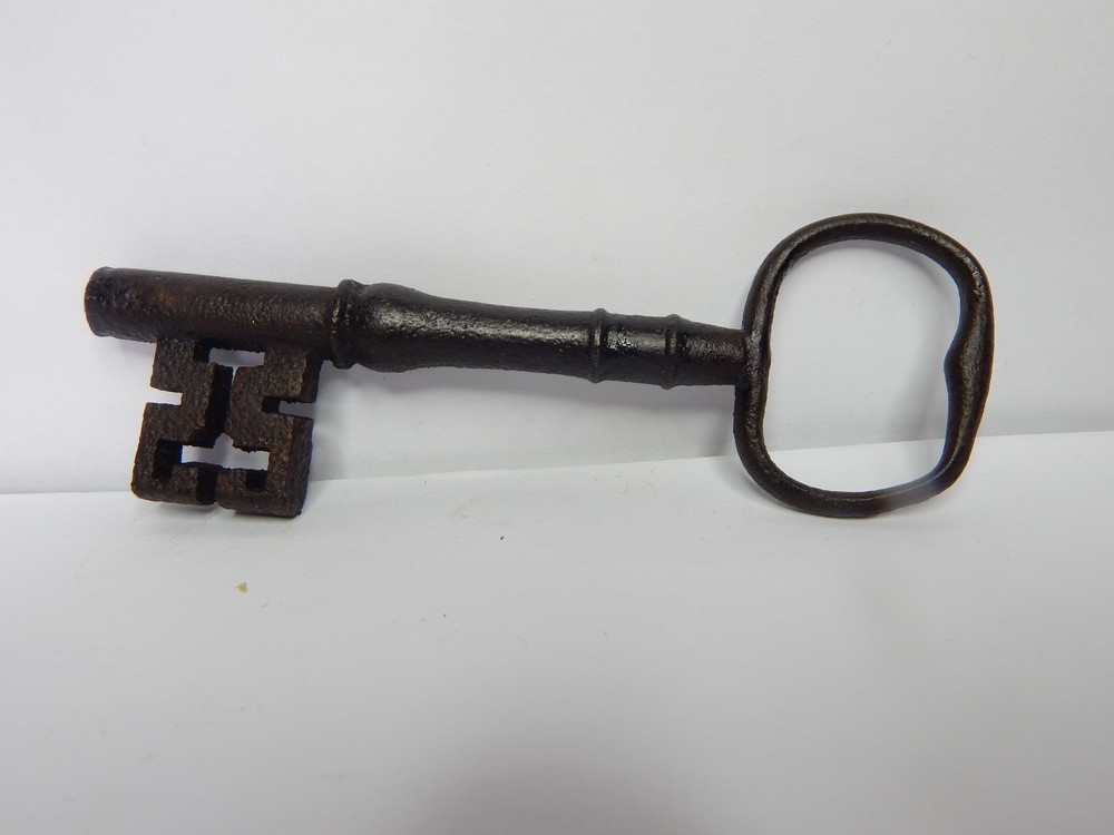 19c Victorian 5 inch Bridge Ward Lock key Wire Bow original