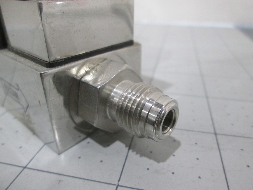 Unit, UFC-1000, Mass Flow Controller, He, 200 SCCM, Used