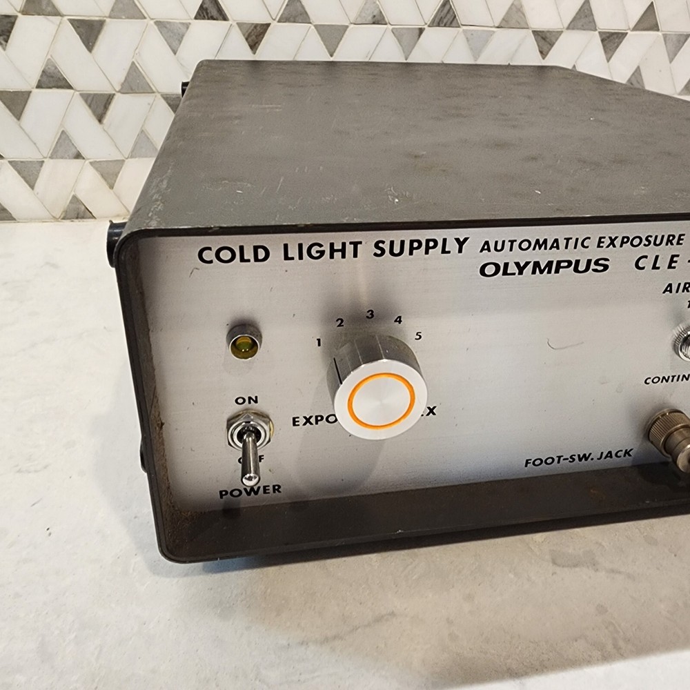 Olympus CLE 3 Endoscopy Cold Light Supply Source Great Condition