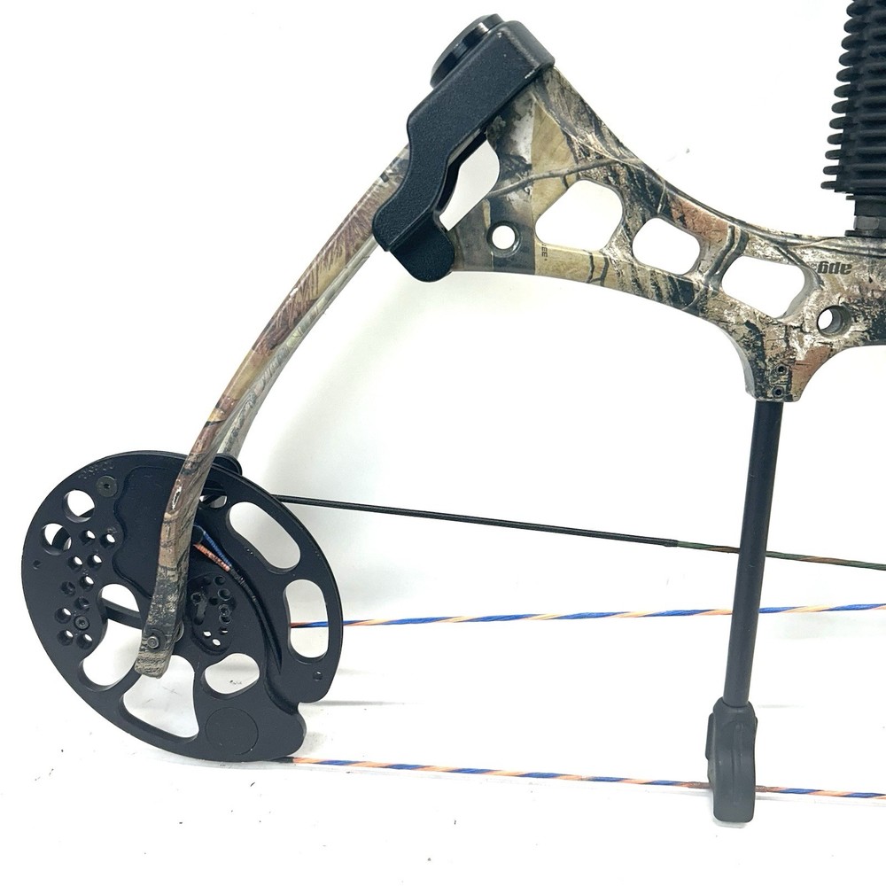 Bear Encounter Bow RH 27-32" / 60lbs.