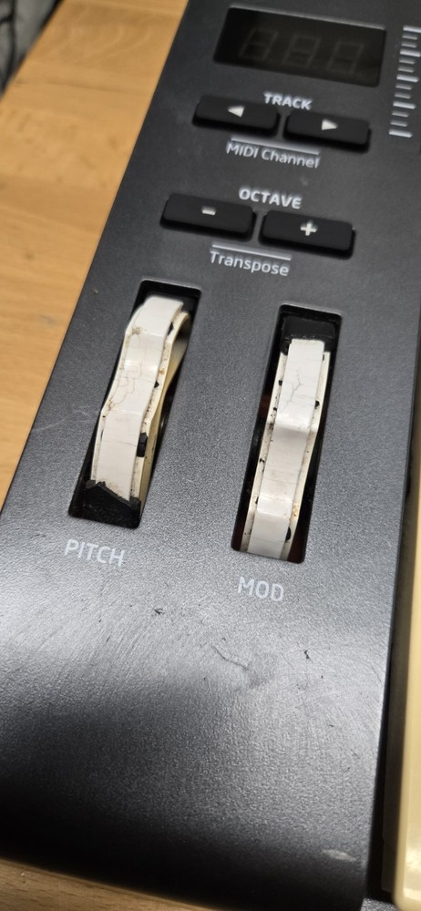 Novation Launchkey Mini USB 25-Mini-Key MIDI Keyboard Controller MK3