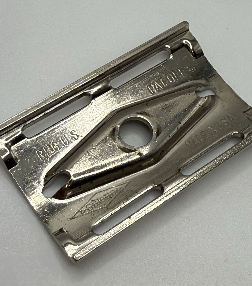 Vintage Gillette DE Razor With Gillette Logo On Head