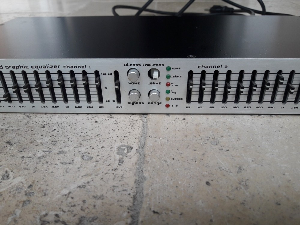 PYLE PRO 15 BAND GRAPHIC EQUALIZER PPEQ-215