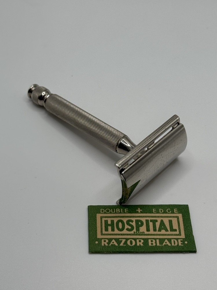 Vintage Gillette DE Razor With Gillette Logo On Head