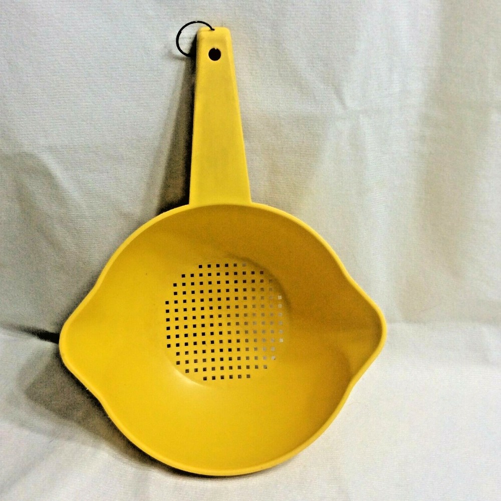 Tupperware Yellow 1 Quart Strainer/Colander #1200 Vintage