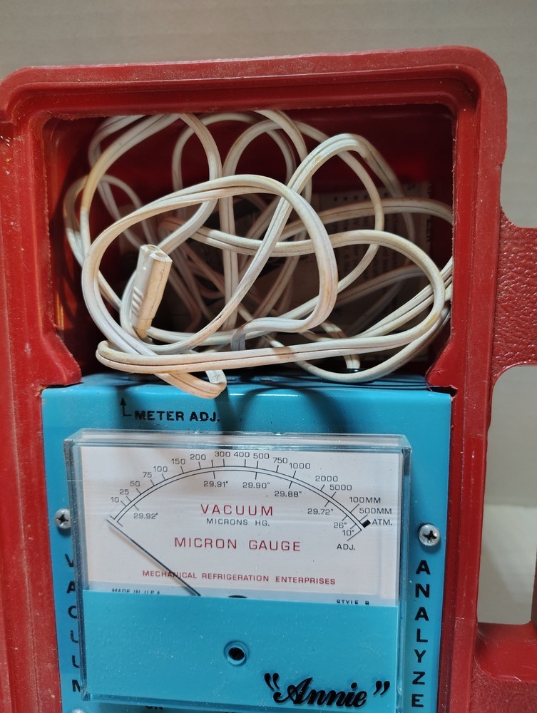 Vintage Vacuum Analyzer Model A-14 "Annie"