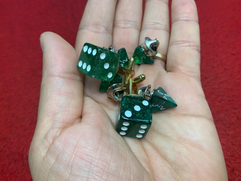 DICE PINS & CUFFLINK SET 6 PIECES