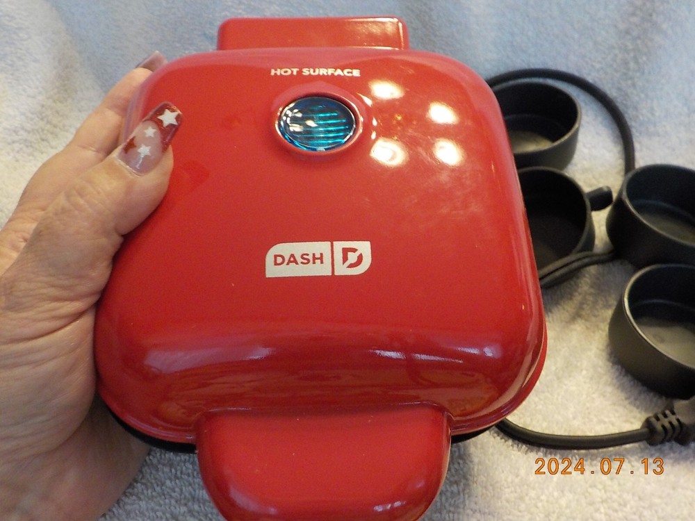 DASH Portable Egg Bite Maker with 4 Silicone Molds And Griddle In Red