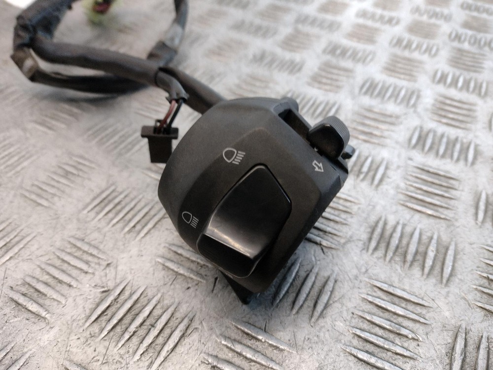 2014 YAMAHA MT 125 Left Hand Switch Gear