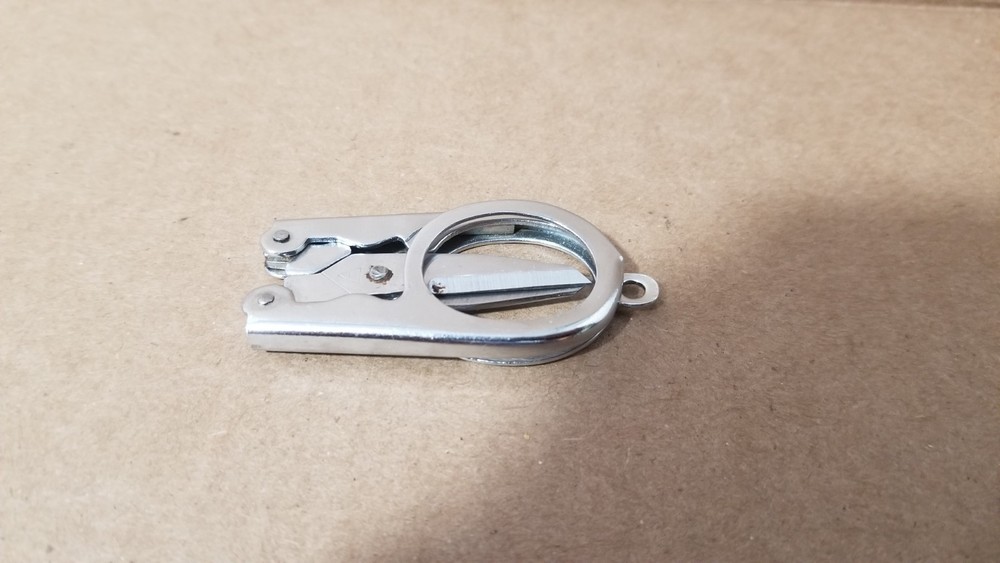 Vintage Collapsible Small Folding Scissors , VGC
