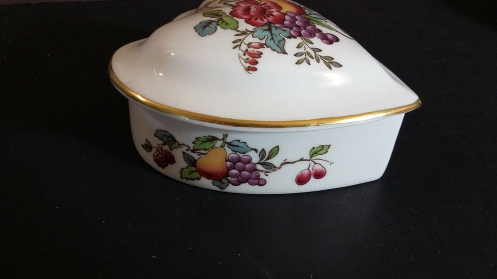 Spode Bone China heart shaped fruit & floral pattern 3 1/2" trinket box