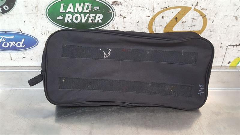 AUDI A6 AVANT C7 FACELIFT 2015-2018 WARNING TRIANGLE ACCESSORY