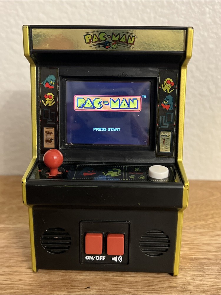 Pac Man Video Game Mini Arcade Machine Bandai Plastic Toy 2020