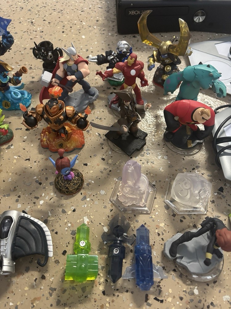 Disney Infinity Base And Game Characters