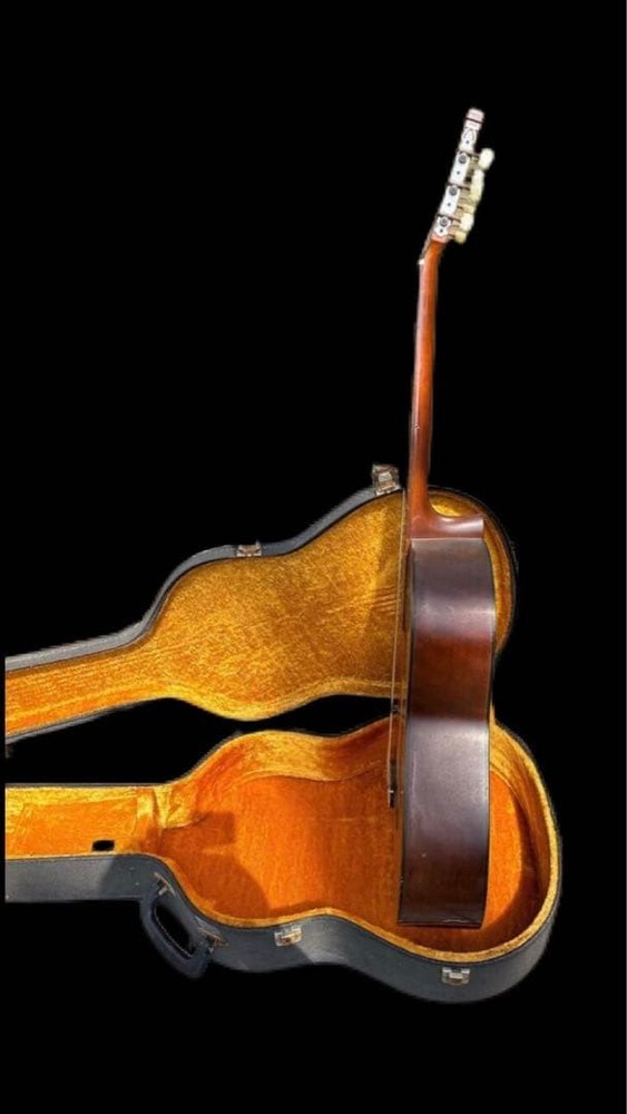 Yamaha Classical Guitar C- With Hard Case And Picks