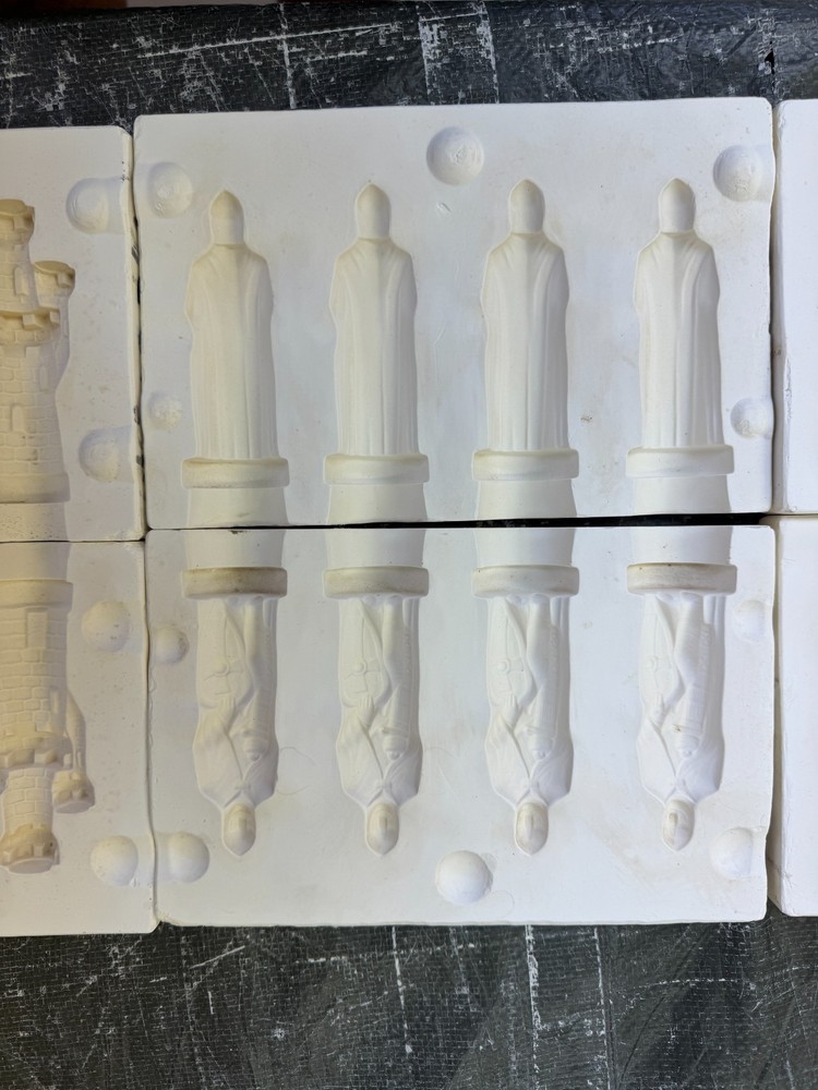VINTAGE ALBERTA CERAMIC MOLD #A-13 A/B/C CHESS SET
