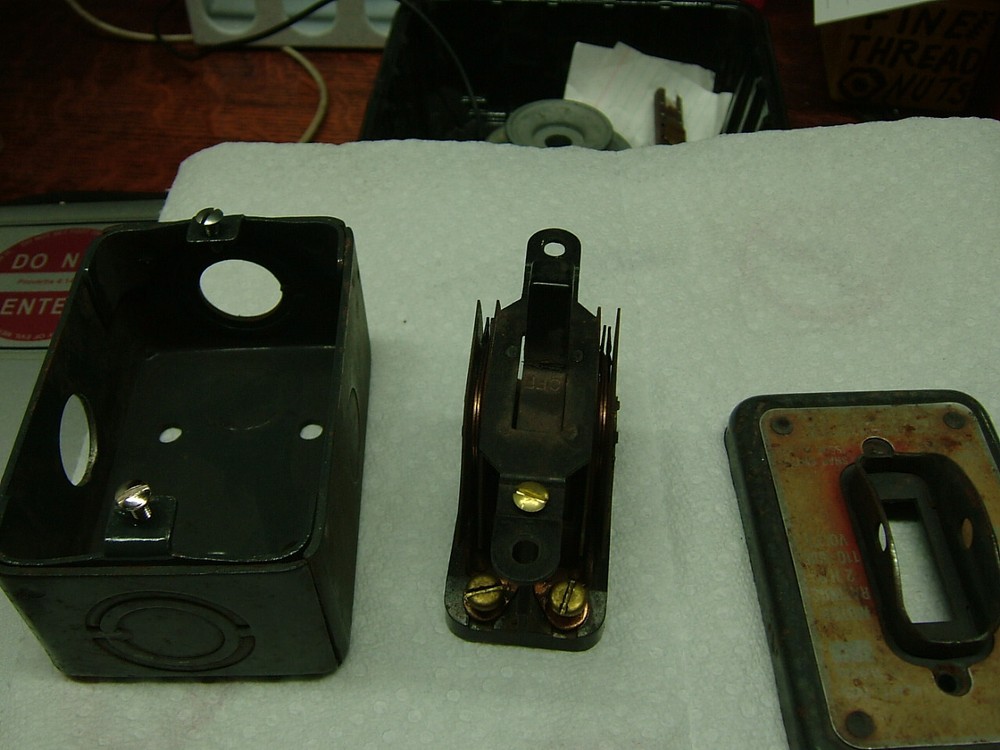 VINTAGE ARROW HART  SNAP SWITCH   START/STOP  2 POLE