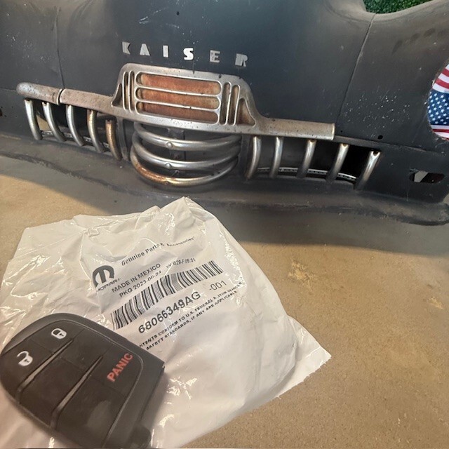 (1) Mopar 68066349AG Keyless Entry Transmitter