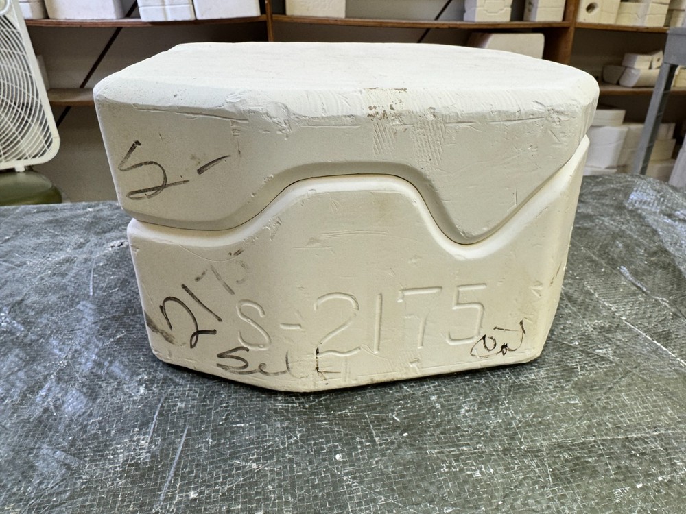 VINTAGE SCIOTO CERAMIC MOLD #S-2175 CAT SHELF SLEEPER