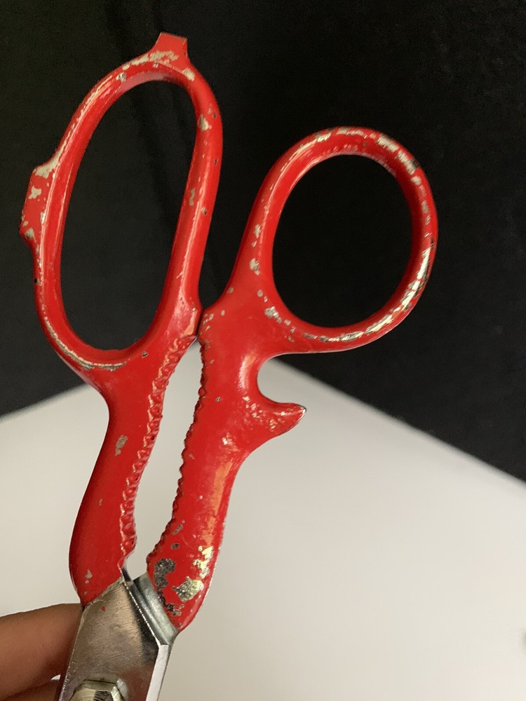 VINTAGE SCISSORS SAMMANN Working Condition Red Handle Metal Dull , Old