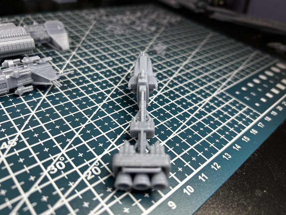 Babylon 5 Hyperion Class Heavy Cruiser Miniature - 85mm Long