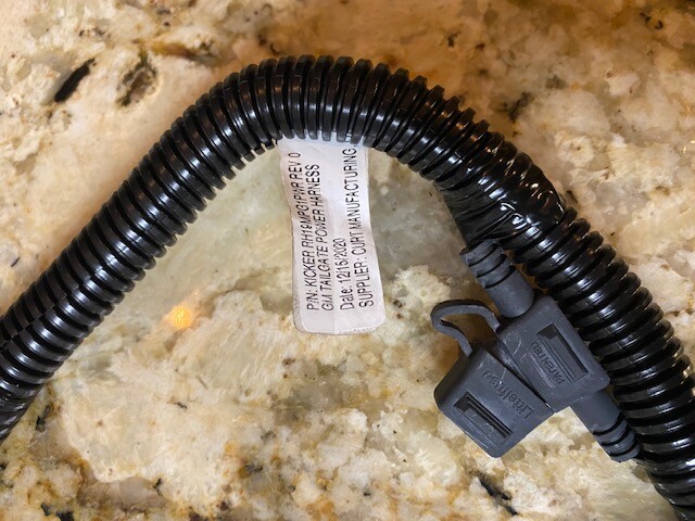 Curt / GM - Tailgate Kicker Wire Harness / Power Adaptor, # 529009 (NEW)