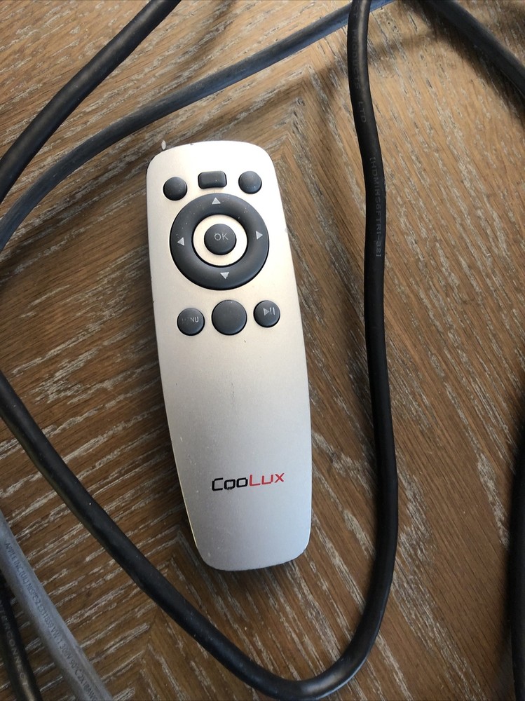 Apple TV (3rd Generation) w/ HDMI and Electric. Replacement Remote.