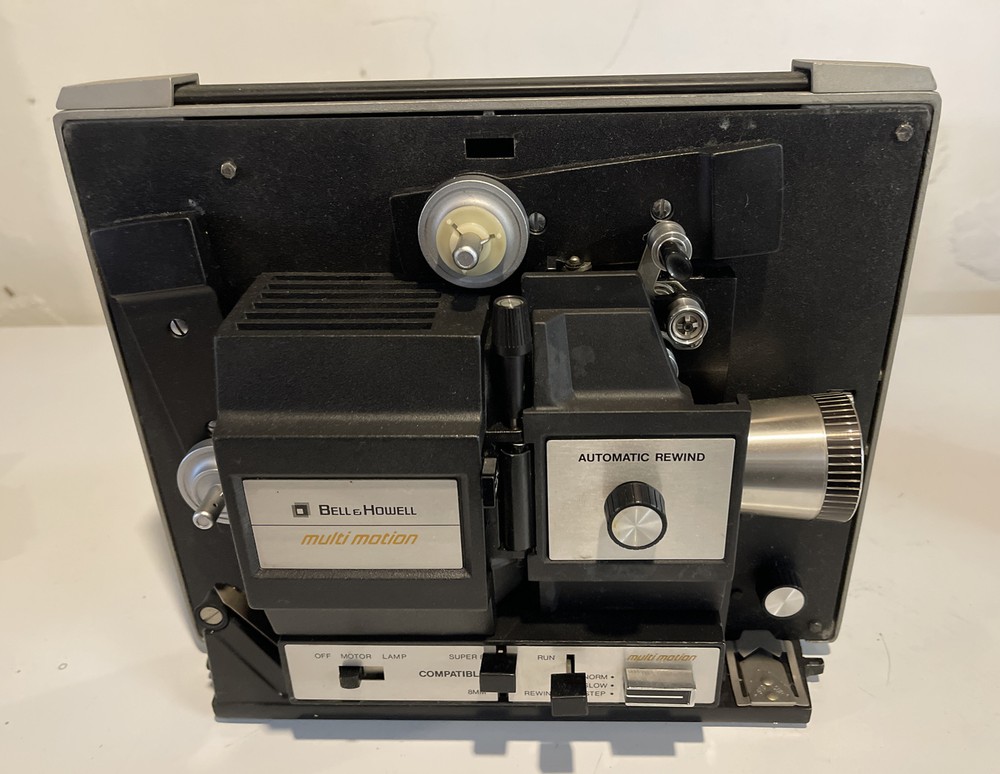 Vintage ‘70s Bell & Howell Multi Motion 467A Autoload/Auto Rewind 8mm Projector