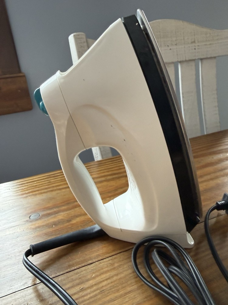 Vintage Black And Decker Auto Off Quick N Easy 400 Iron