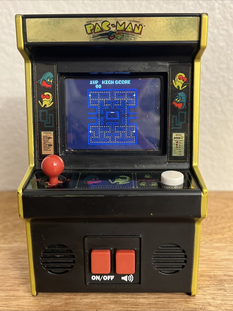 Pac Man Video Game Mini Arcade Machine Bandai Plastic Toy 2020