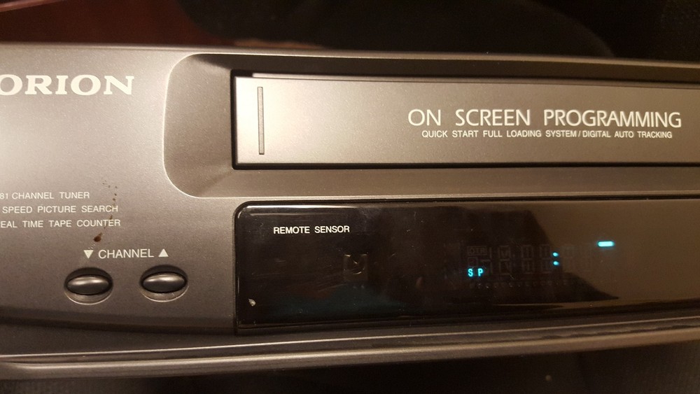 ORION VHS VIDEO CASSETTE RECORDER 2 HEAD/ON SCREEN PROGRAMMING MODEL # VR0220