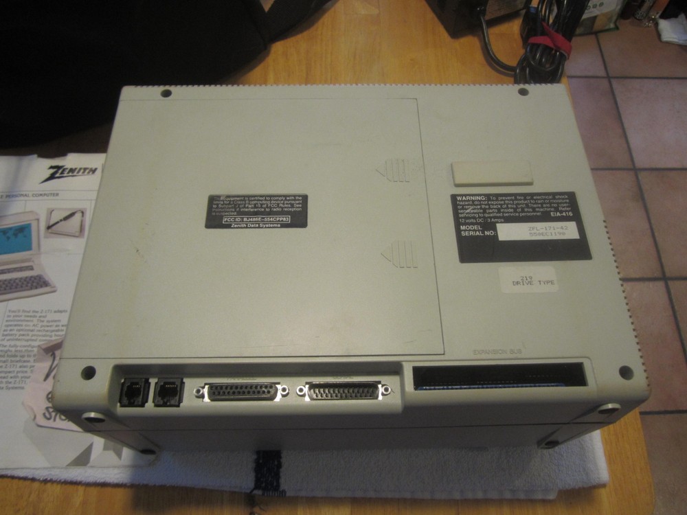VNTG Zenith Data Systems ZFL-171-42 Portabl Personal Computer W/CASE - POWERS ON