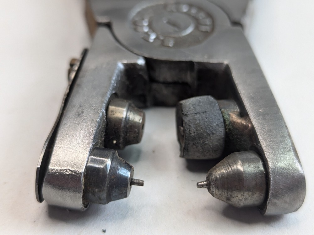 Double Punch Tool EYELET TOOL CO. ETCO