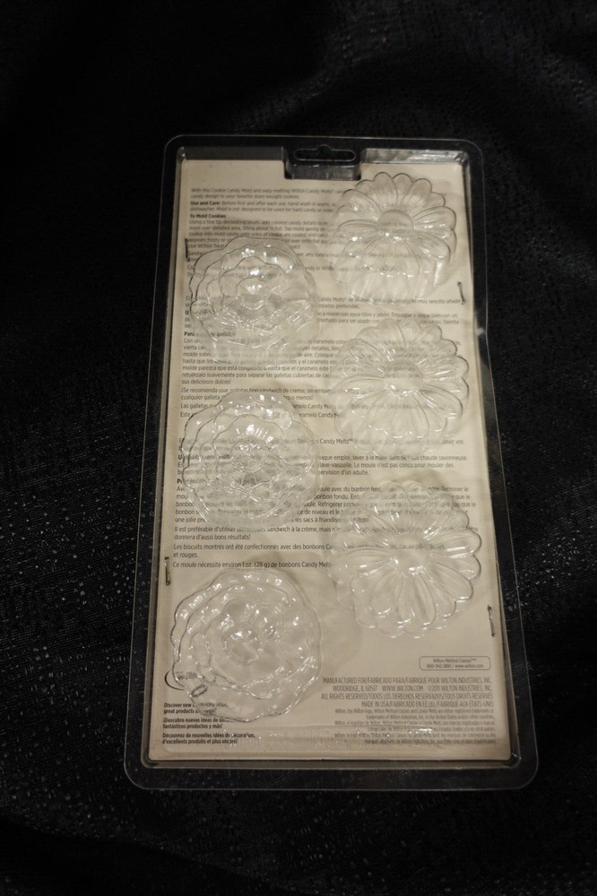 Wilton FLOWER Cookie Candy Mold / NEW