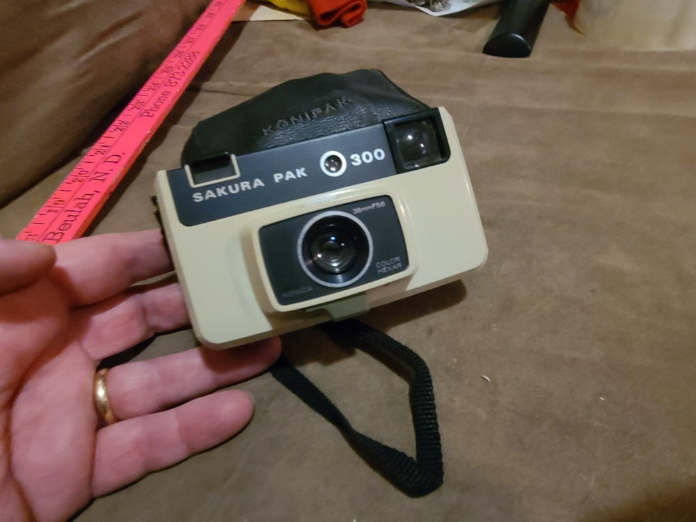 Sakura Pak 300 Camera with Case Untested