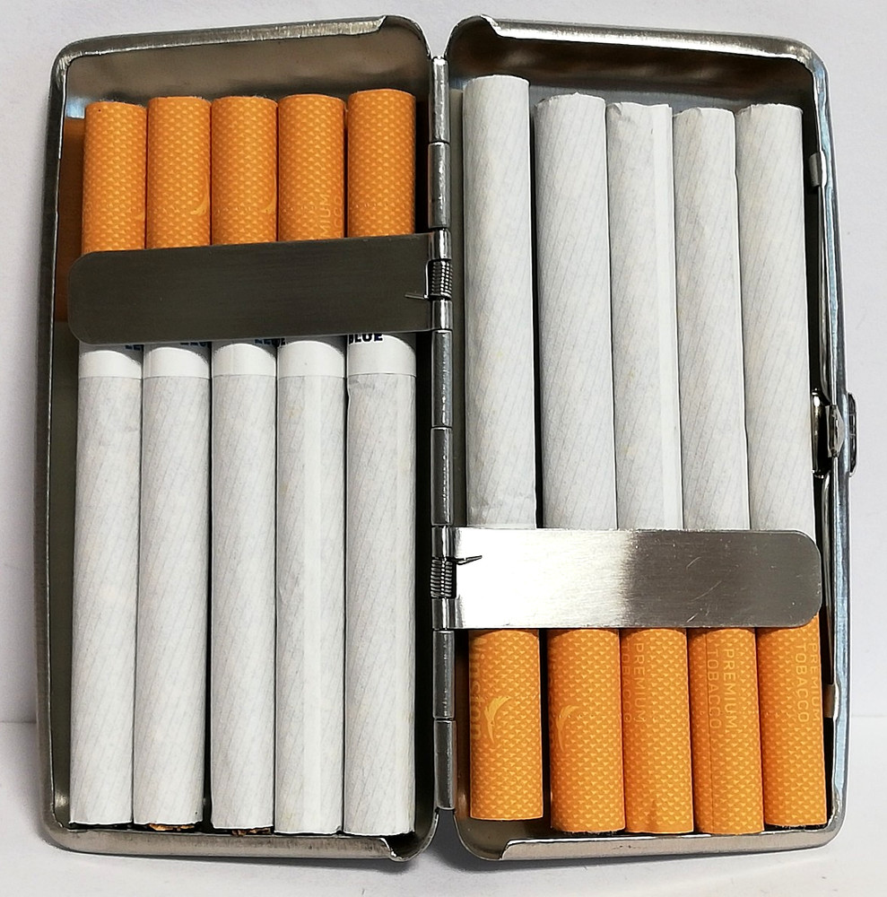Gauloises Blondes Cigarette Case for 10 Cigarettes. Germany