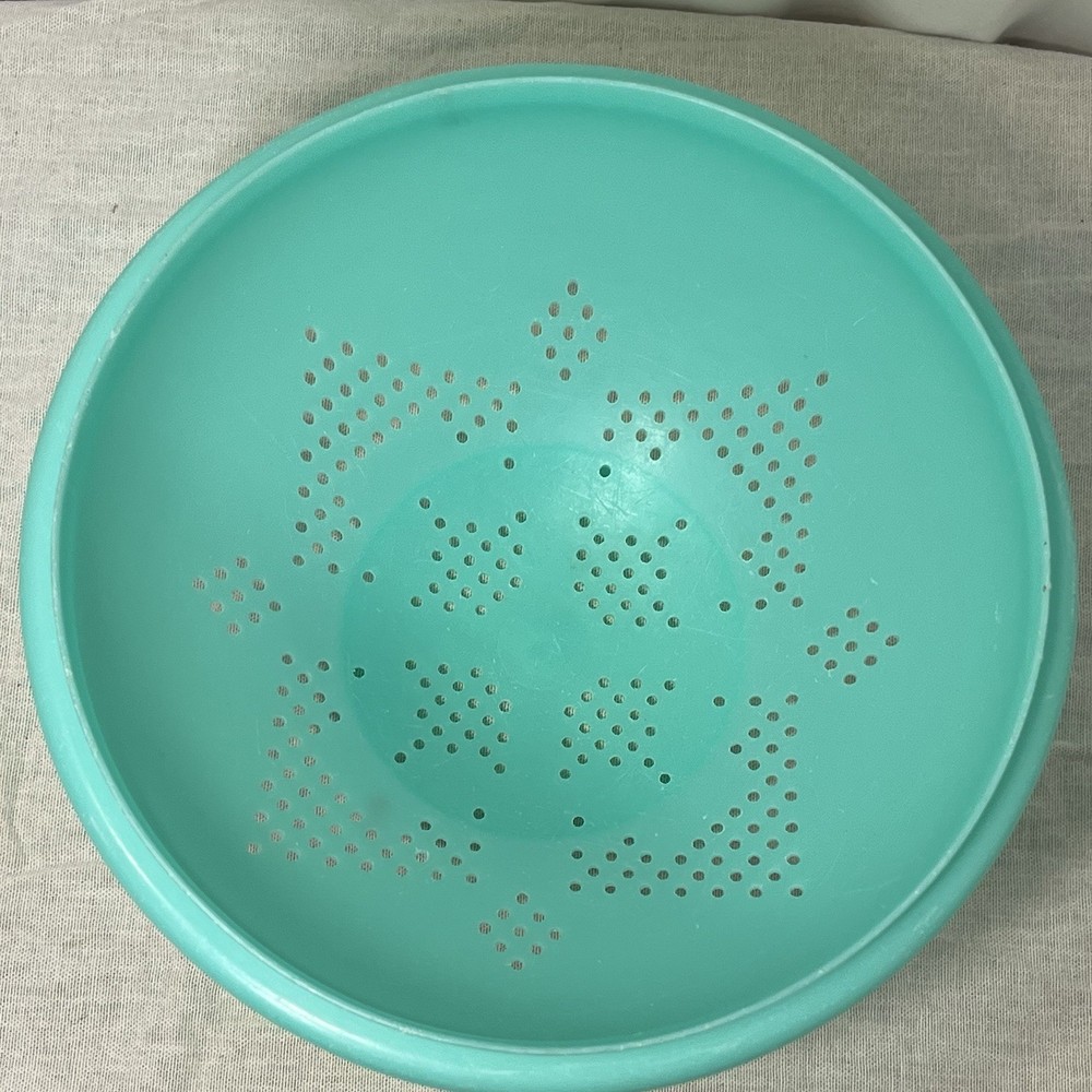 Vtg Tupperware Green Colander 10" Plastic Sieve 339