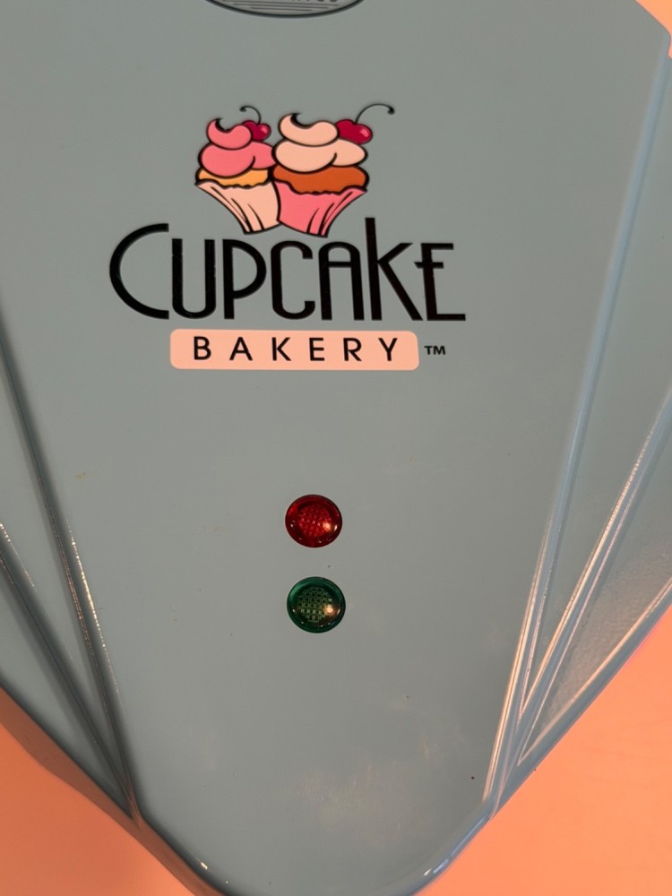 Nostalgia Electrics MINI CUPCAKE/MUFFIN BAKERY Model CKM100, Pre-owned & Working