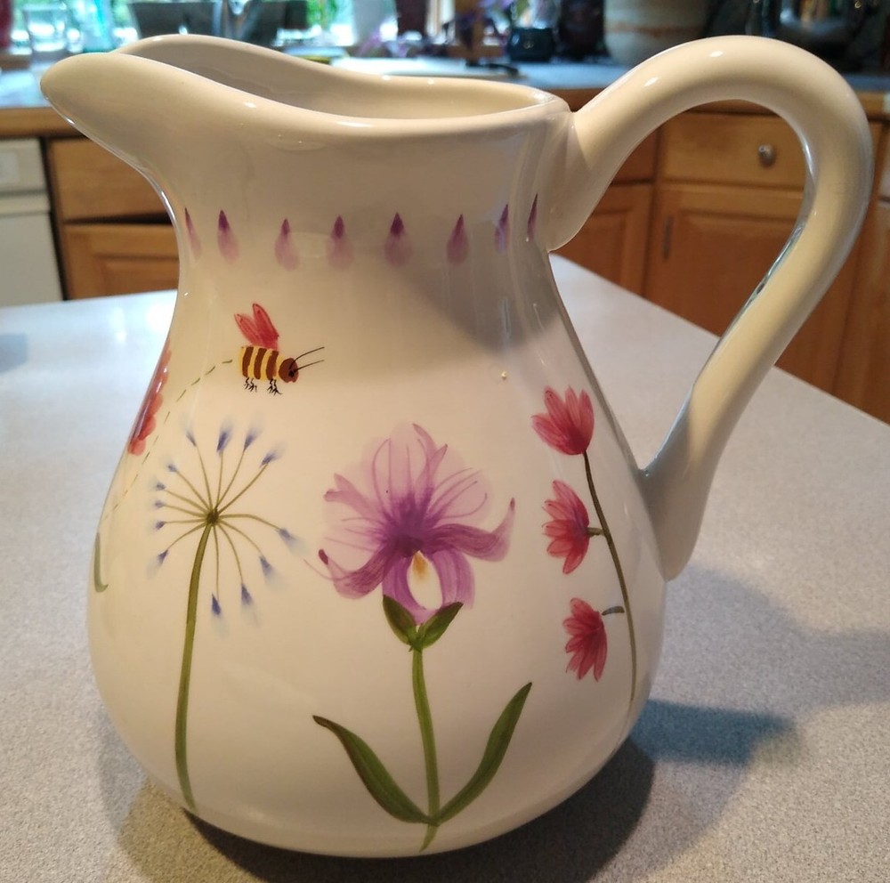 Buzzing Bee and Wildflowers, Handpainted, Medium Sized, Mint condition
