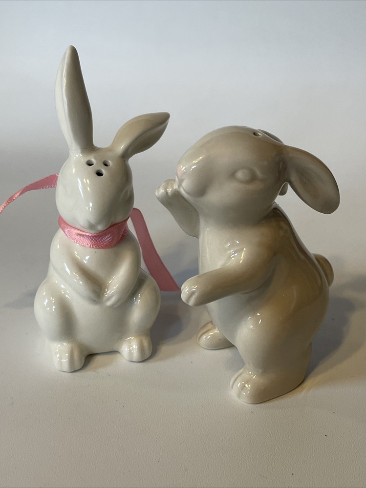 Hallmark Bunnies S & P Set Ear Repaired Ceramic