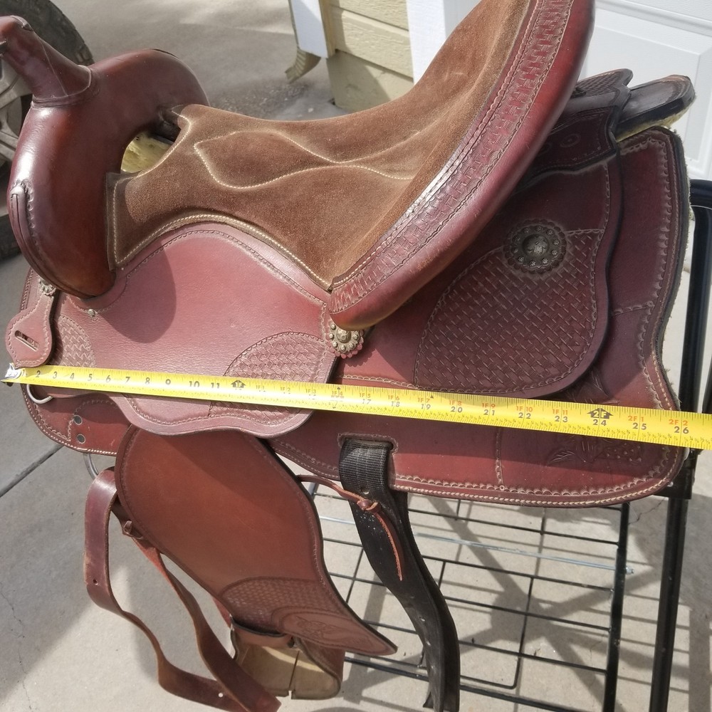 Western Saddle 17 inch tree, beautiful tooling