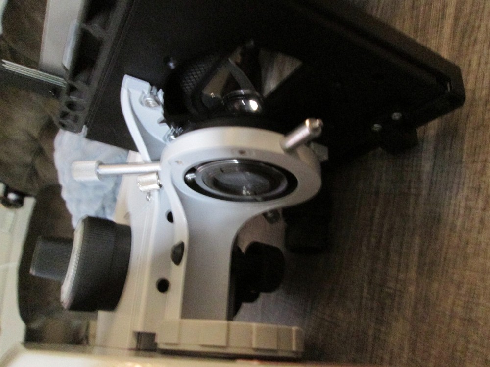 ZEISS 872 E Microscope .. Excellent condition .. Ready to go to work