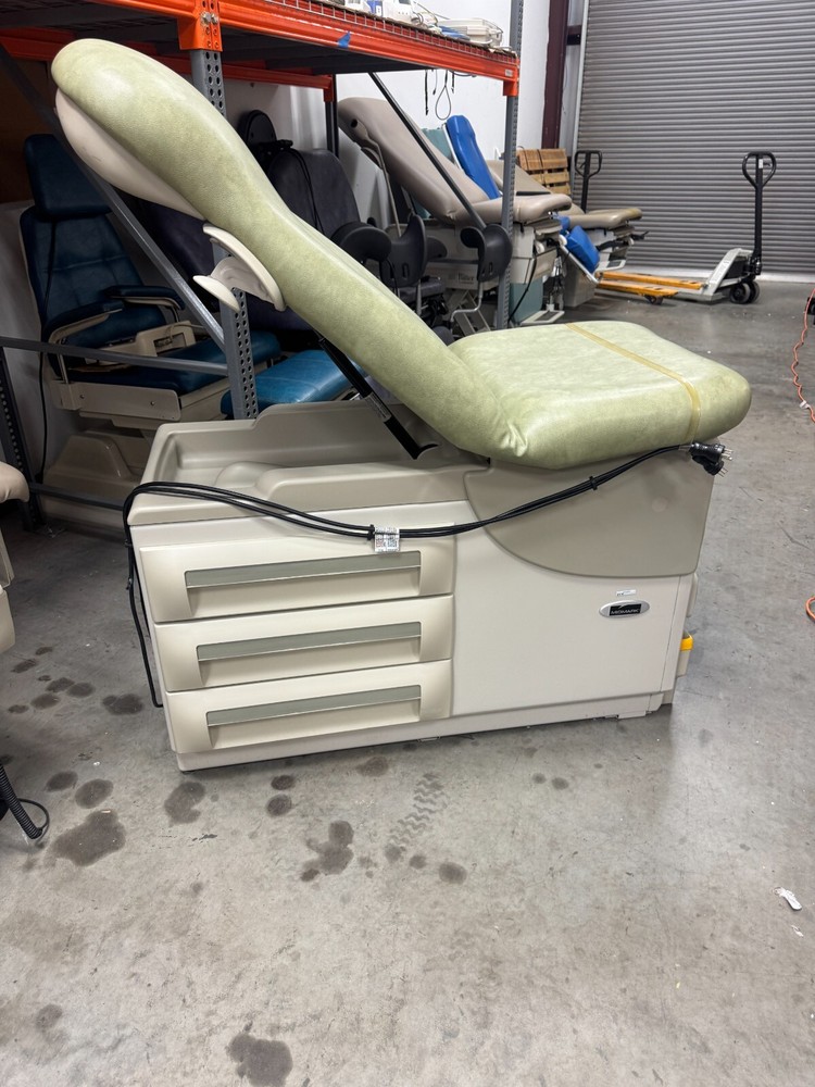 Midmark 604-002 Ritter Examination Table