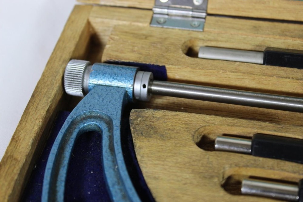 Fowler Japan 0-6" Micrometer Set 52-401-2021 with Box